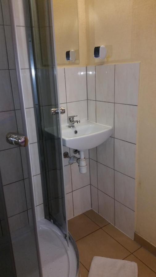 Pokoje Goscinne "U Karola" Pracownicze Ścinawa Exteriér fotografie